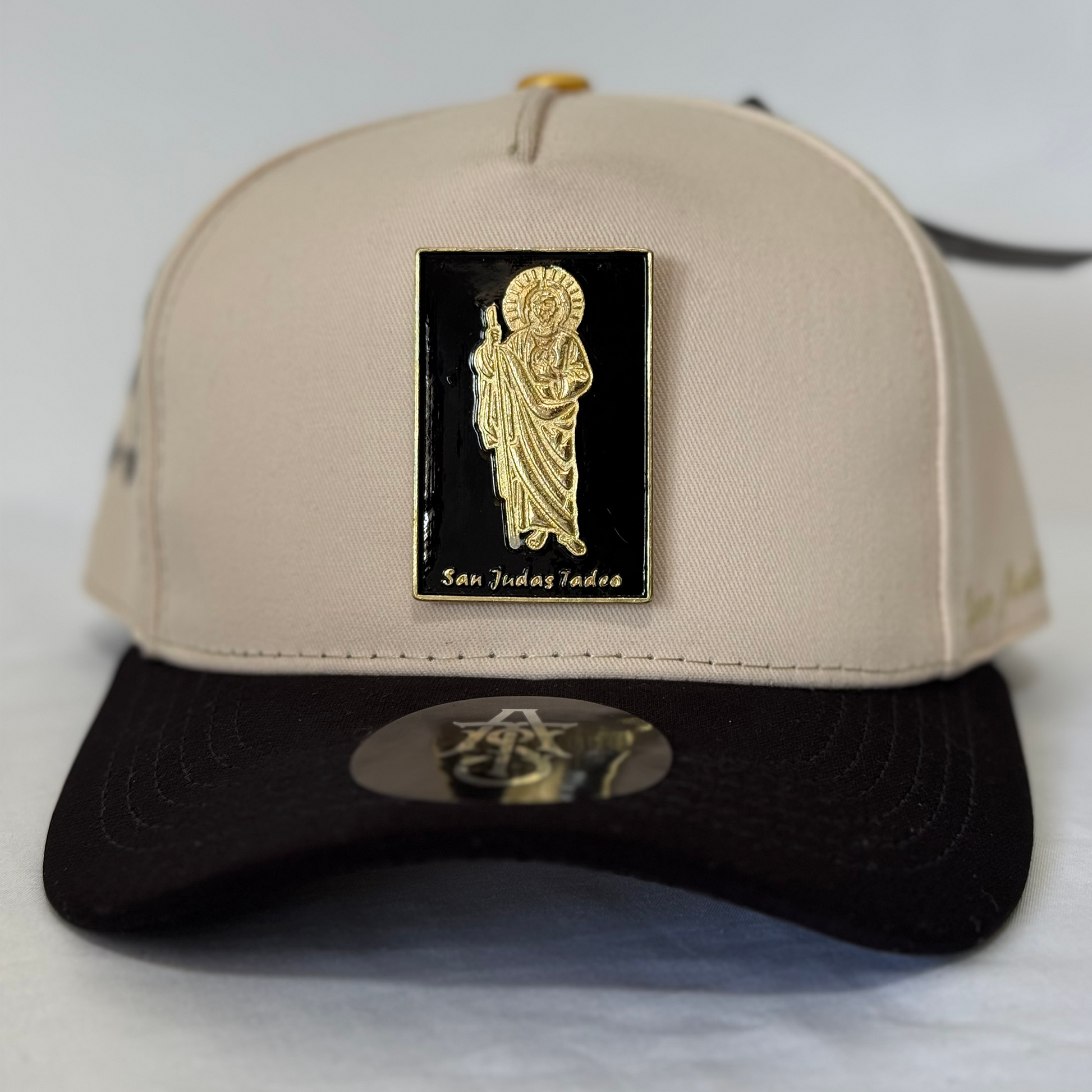 San Judas Tadeo Beige con Visera Negra
