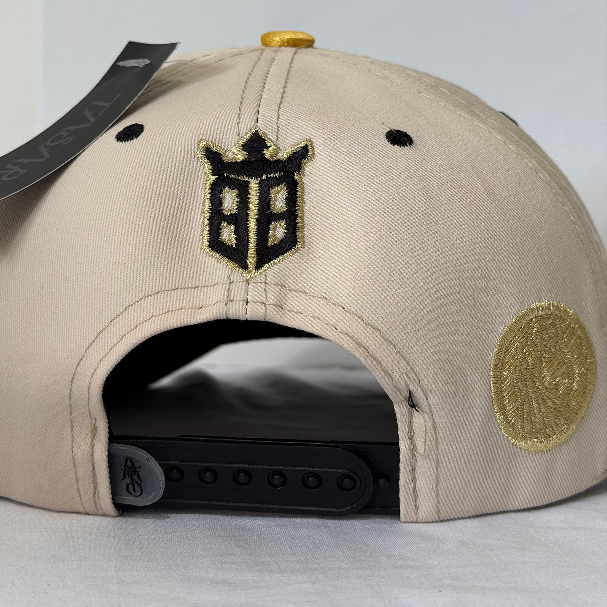San Judas Tadeo Beige con Visera Negra