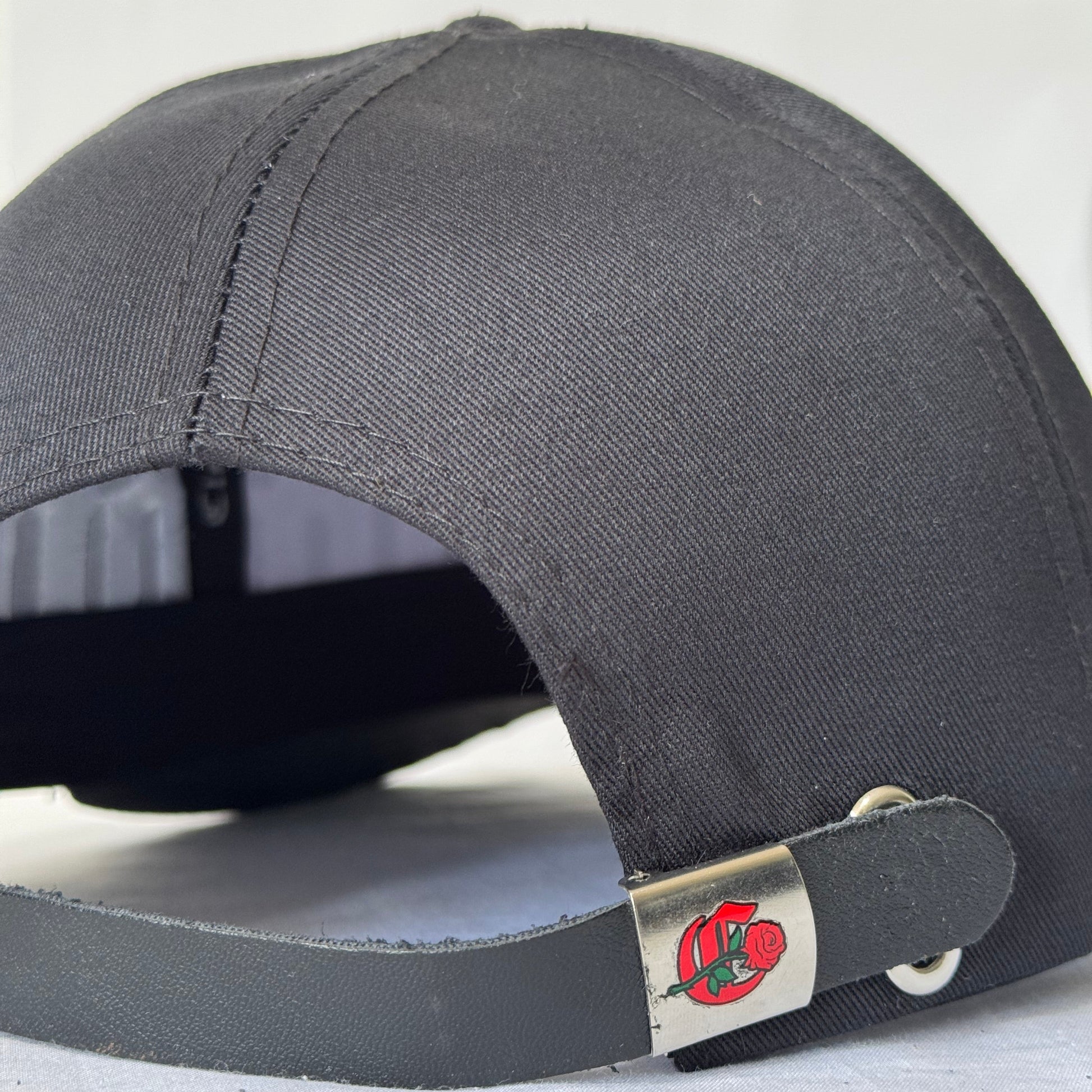 Clemont Negra con Letras Blancas